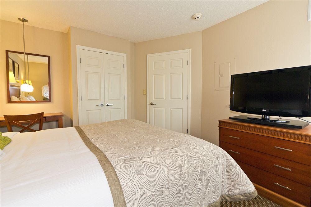 Hotel Candlewood By Ihg 3*