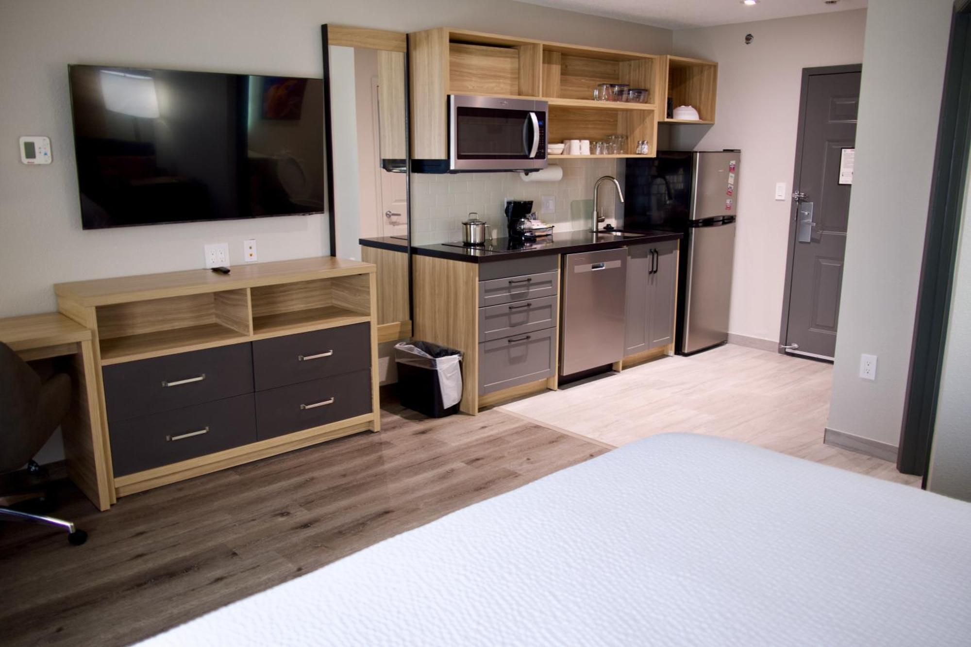 Candlewood By Ihg Hotel