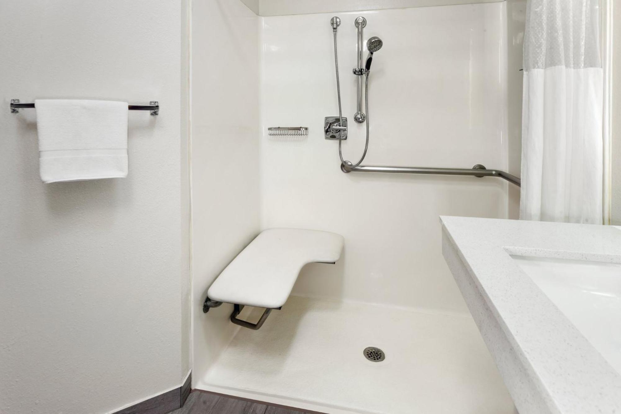 Hotel Candlewood By Ihg 3*